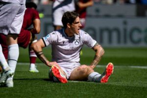 Il giocatore dell'Udinese Zaniolo dopo un fallo subito