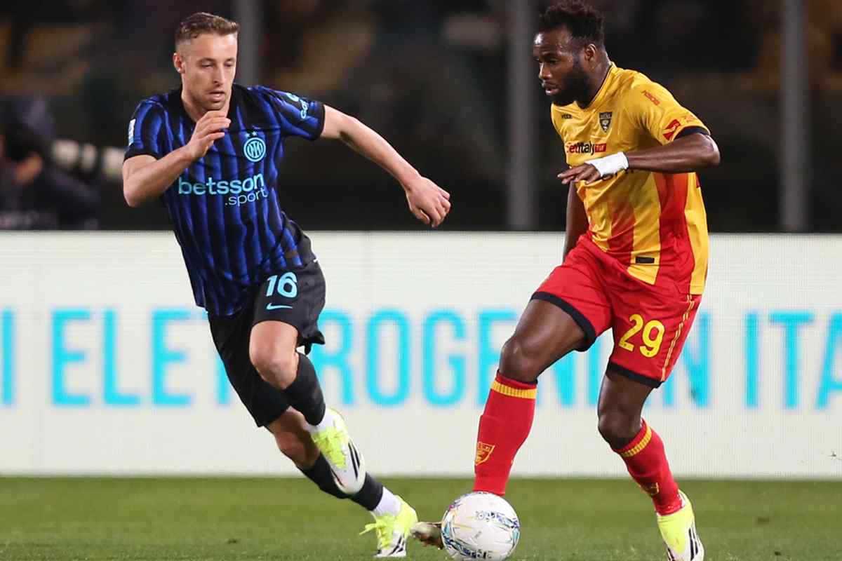 Il giocatore dell'Inter Davide Frattesi in azione con il Lecce