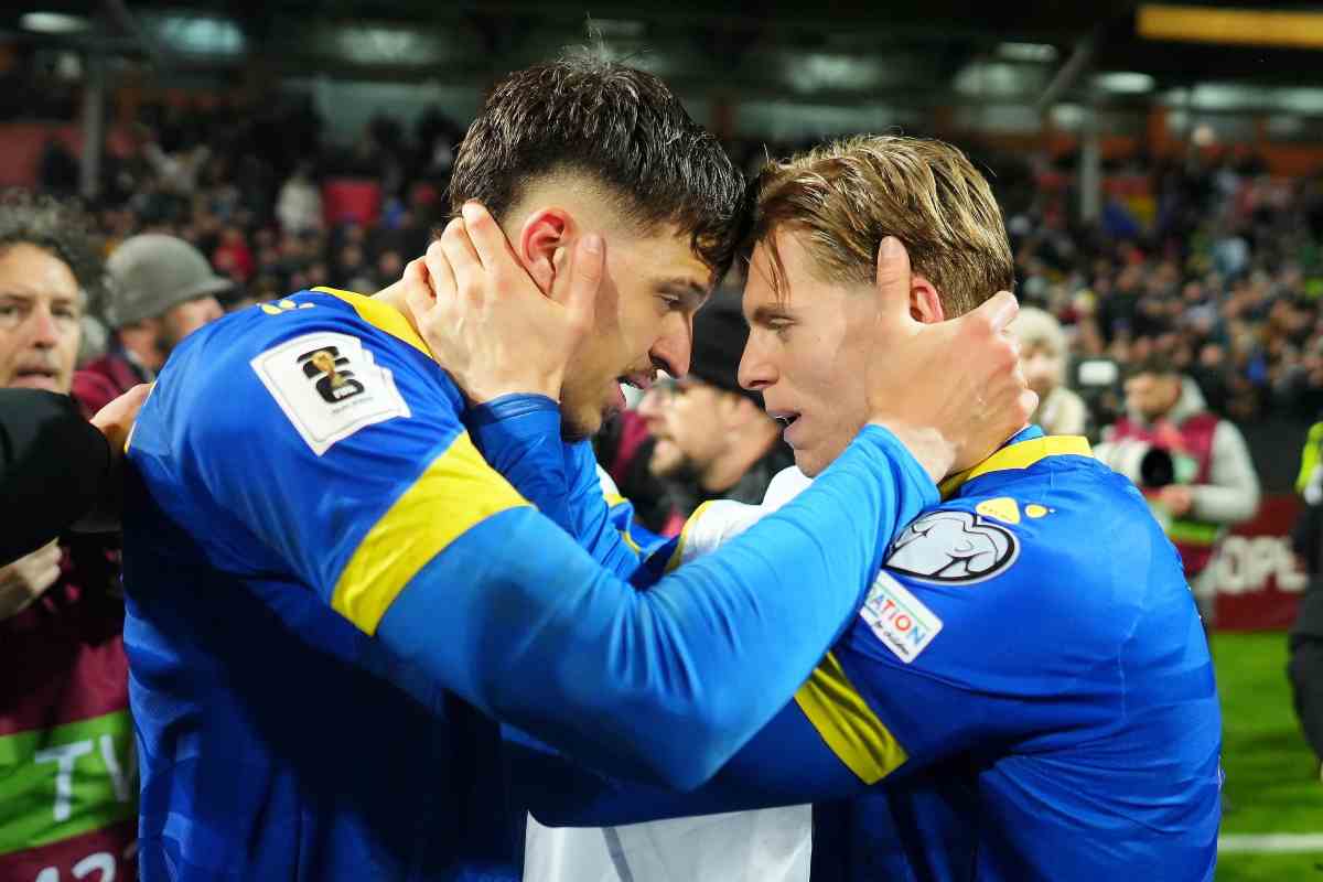 Il forte difensore della Bosnia e del Sassuolo Muharemovic mentre festeggia la qualificazione ai mondiali