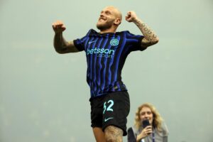 Dimarco mentre esulta dopo un gol fatto con l'Inter