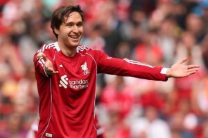 Enrico Chiesa mentre esulta dopo un gol col Liverpool