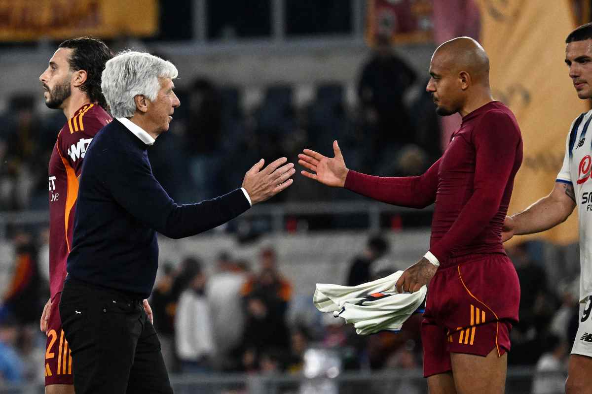 Gasperini mentre saluta Malen alla fine di una gara
