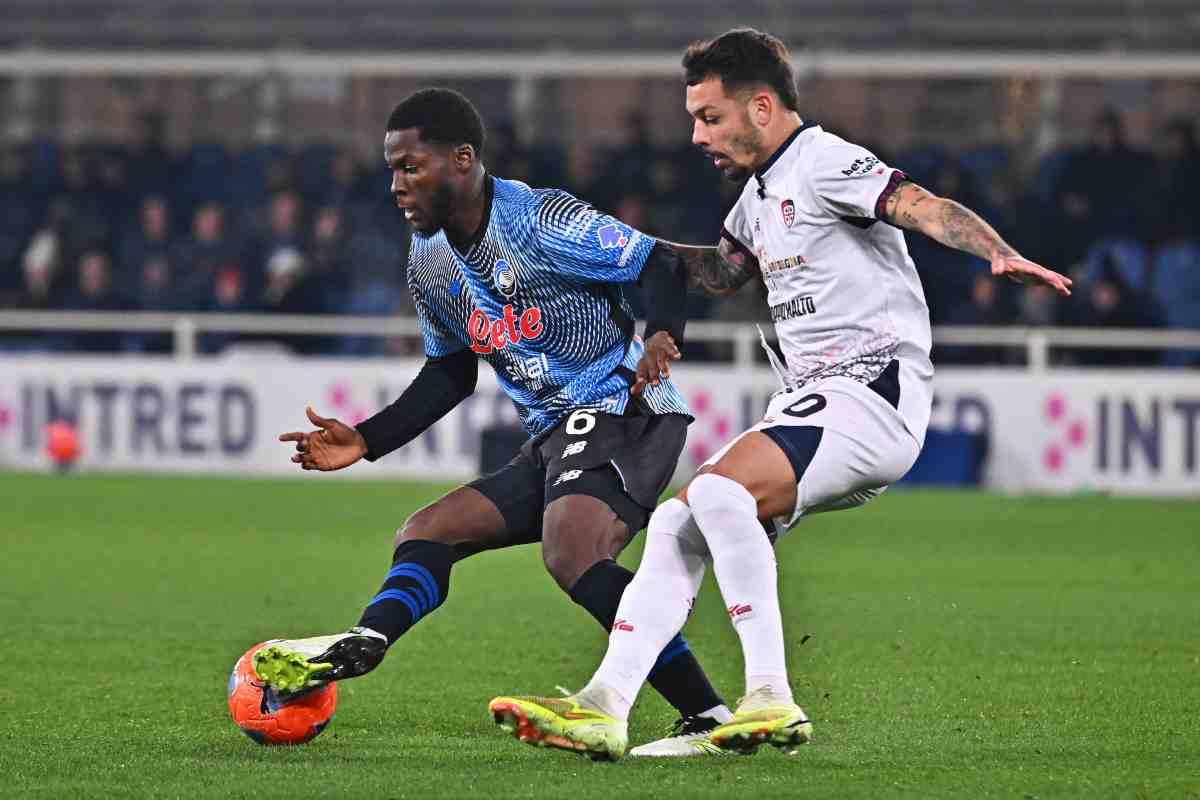 Musah mentre cerca di dribblare