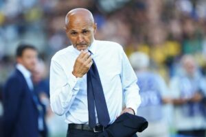 Luciano Spalletti pensieroso durante una gara della Juve
