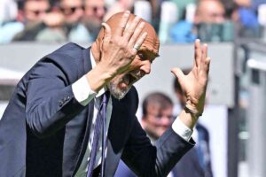 Luciano Spalletti mentre si arrabbia con i giocatori