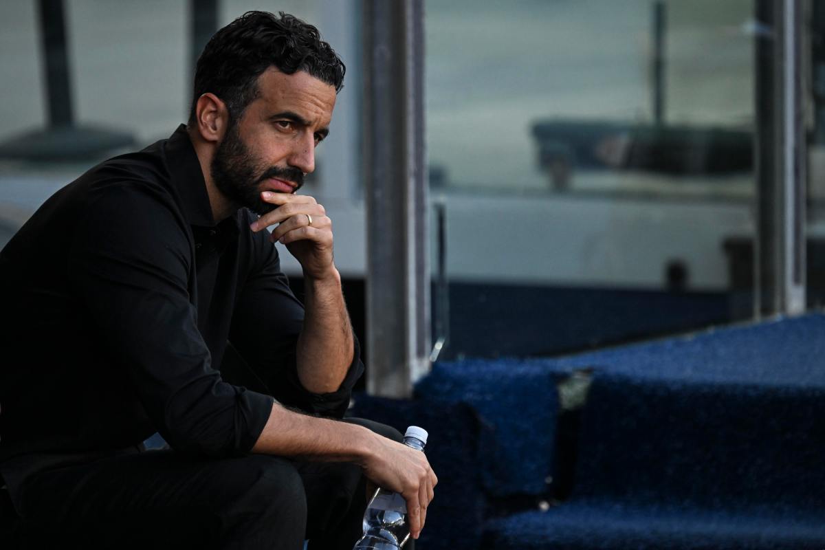 Il tecnico del Milan Amorim in riflessione