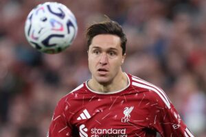 Federico Chiesa mentre prova a involarsi verso la porta