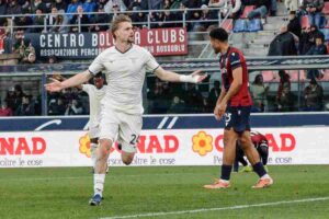 Il centrocampista della Lazio Taylor mentre esulta dopo un gol al Bologna