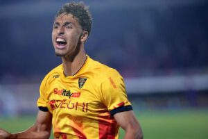 Tiago Gabriel difensore del Lecce mentre esulta dopo un suo gol importante